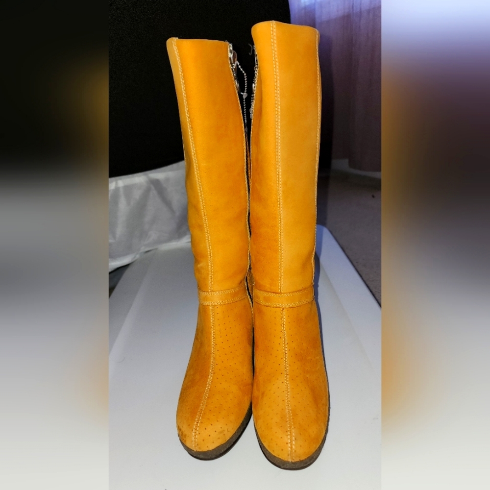 New only tried on at home. Ladies Timberland Wedged Boots size 5.5.